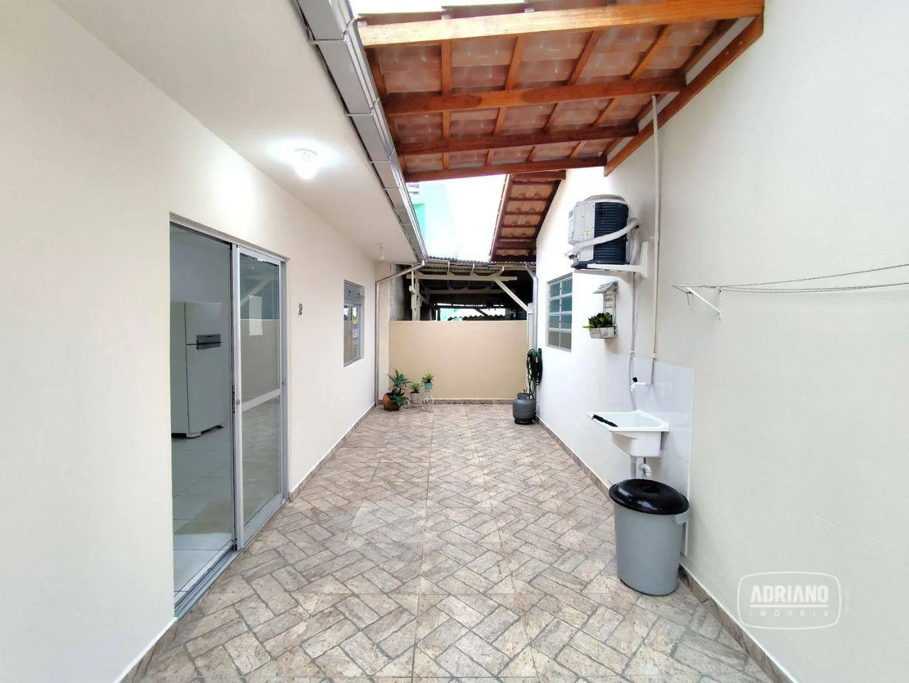 Casa Fundos com 1 dormitório para alugar, 41 m² por R$ 1.709/mês - Rua Alvario Medeiros Sa