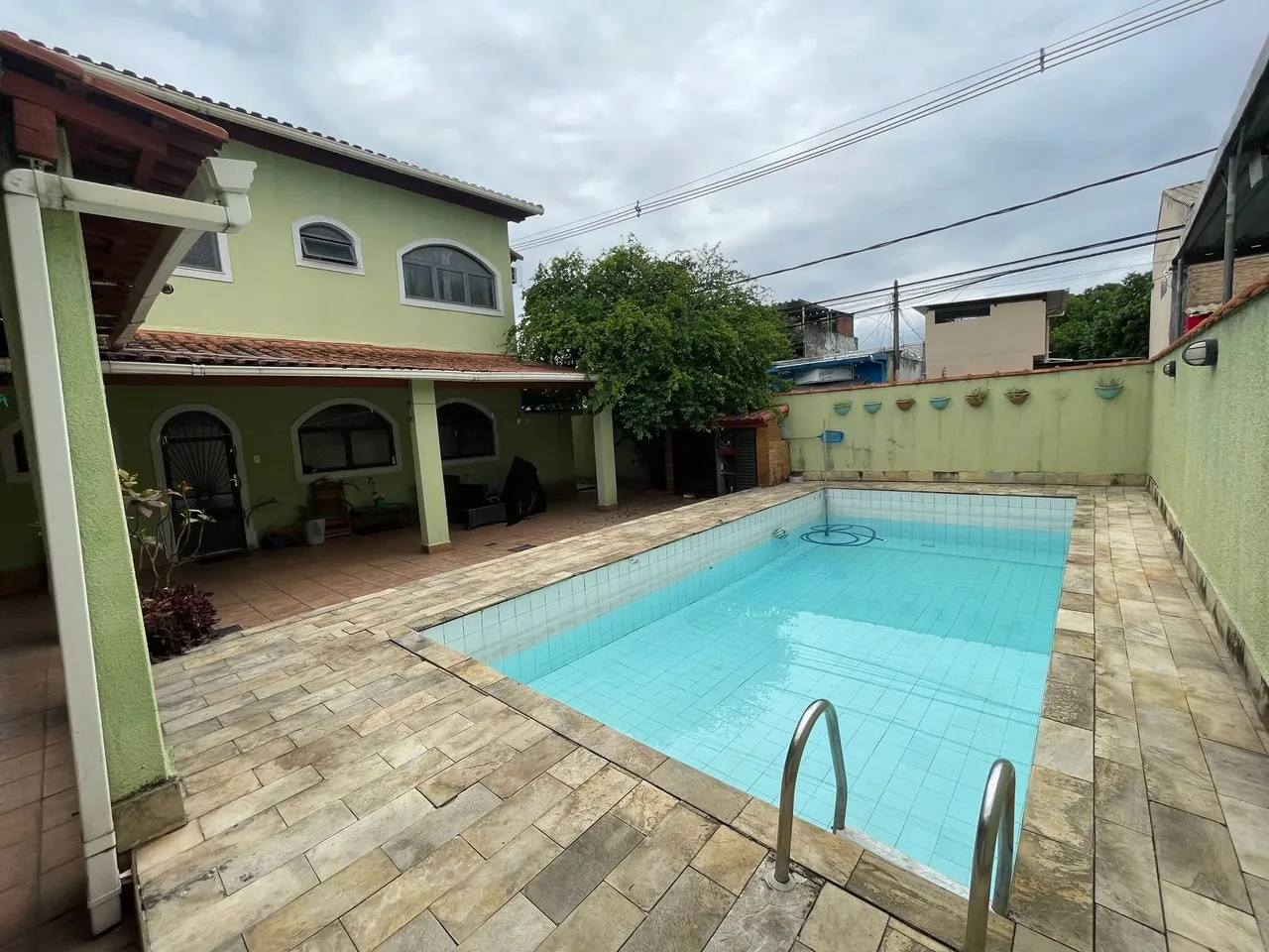 Vendo casa Mesquita com 5 quartos piscina e churrasqueira