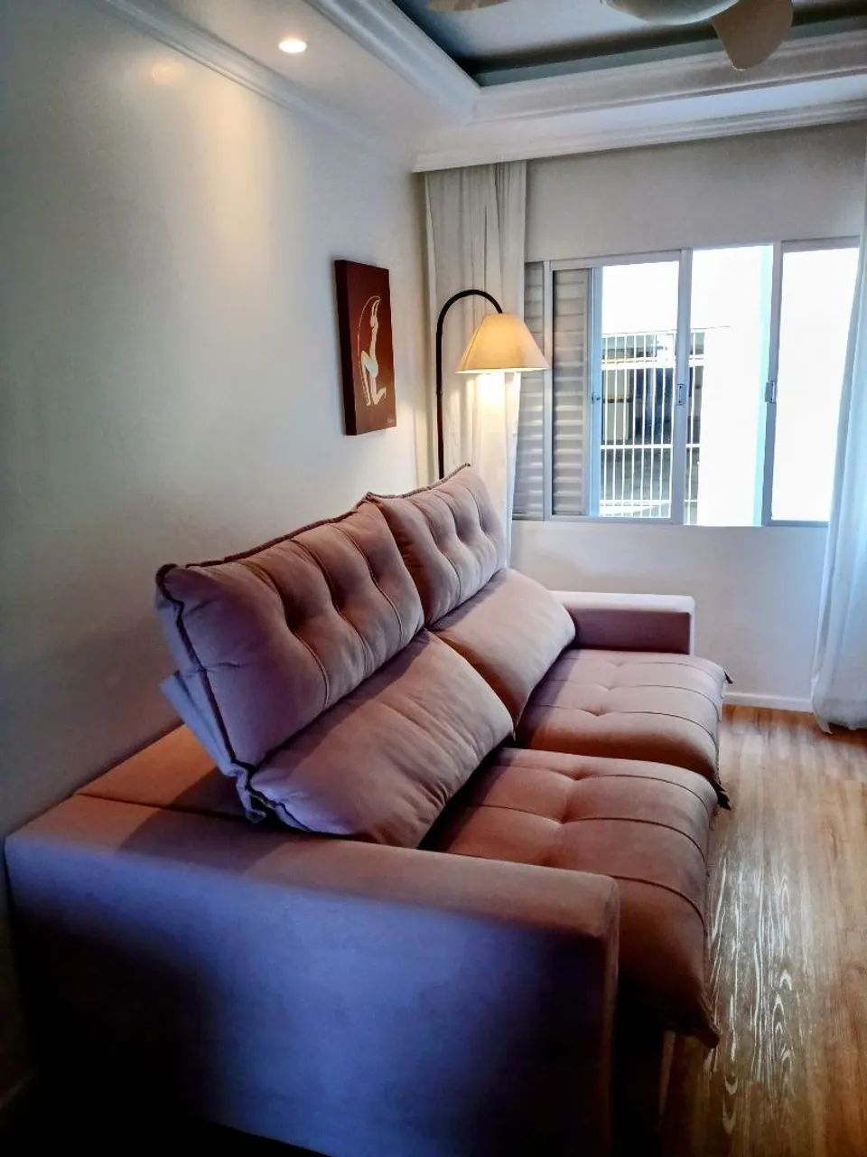 Sofá Rosé retrátil 4 lugares em ótimo estado!  - Foto 2