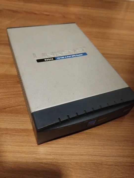 Roteador Linksys RV042 10/100 4-Port VPN Router