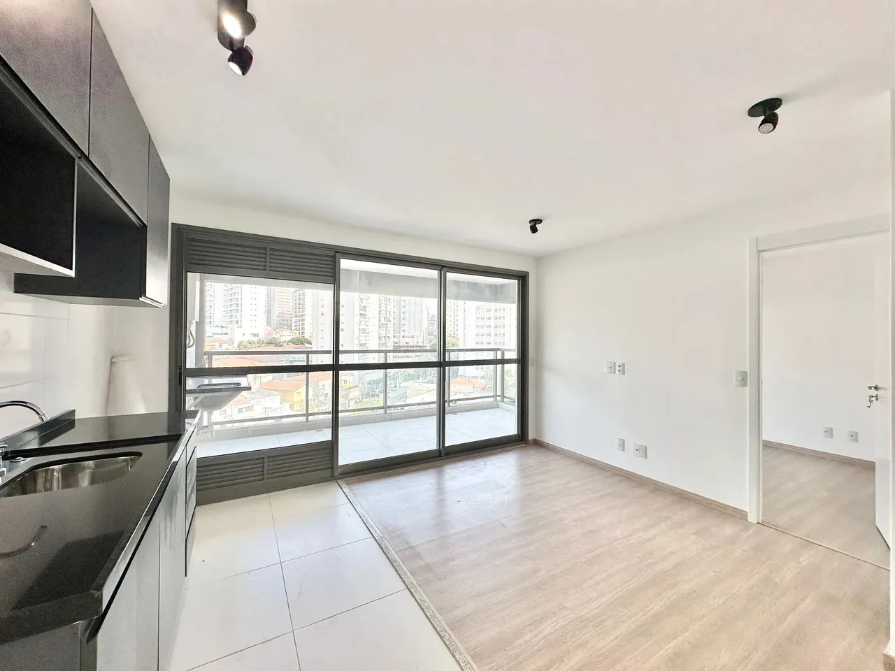 OPORTUNIDADE PARA LOCAÇÃO A POUCOS PASSOS DO METRÔ VILA MADALENA COM 50M2