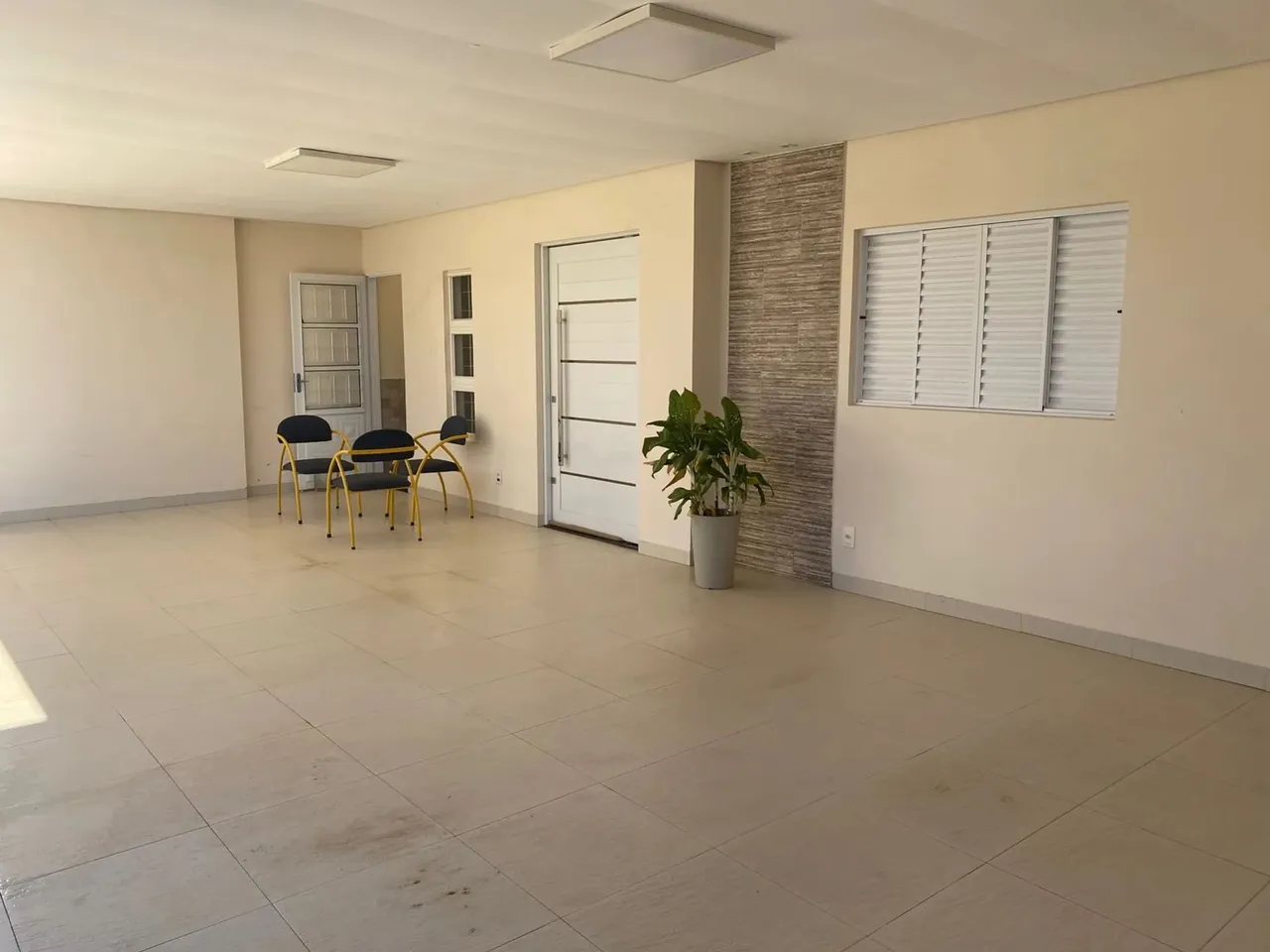 Casa a Venda em Rua Fechada no Jardim Santa Amália