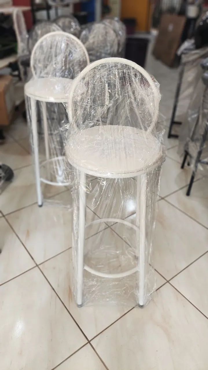 Banquetas Brancas com Encosto a unidade R$85,00  - Foto 5