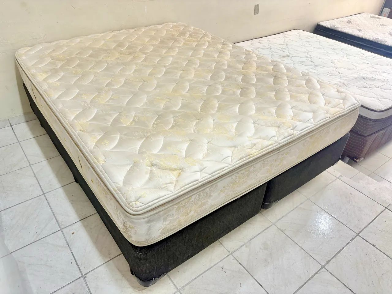 Cama box de casal Queen , cama Queen size 