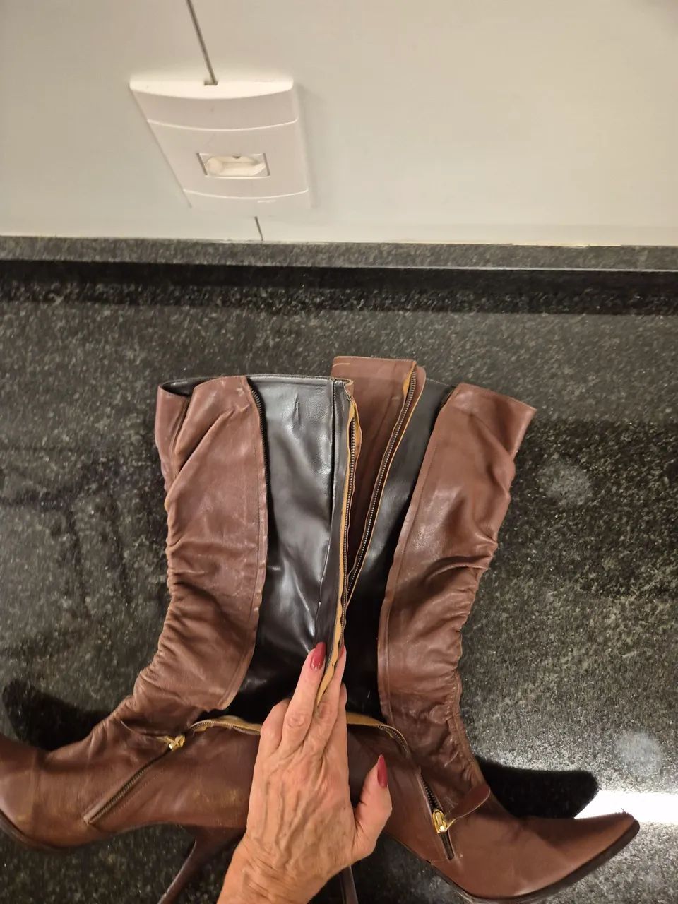 Botas de cano alto marrom - Foto 3