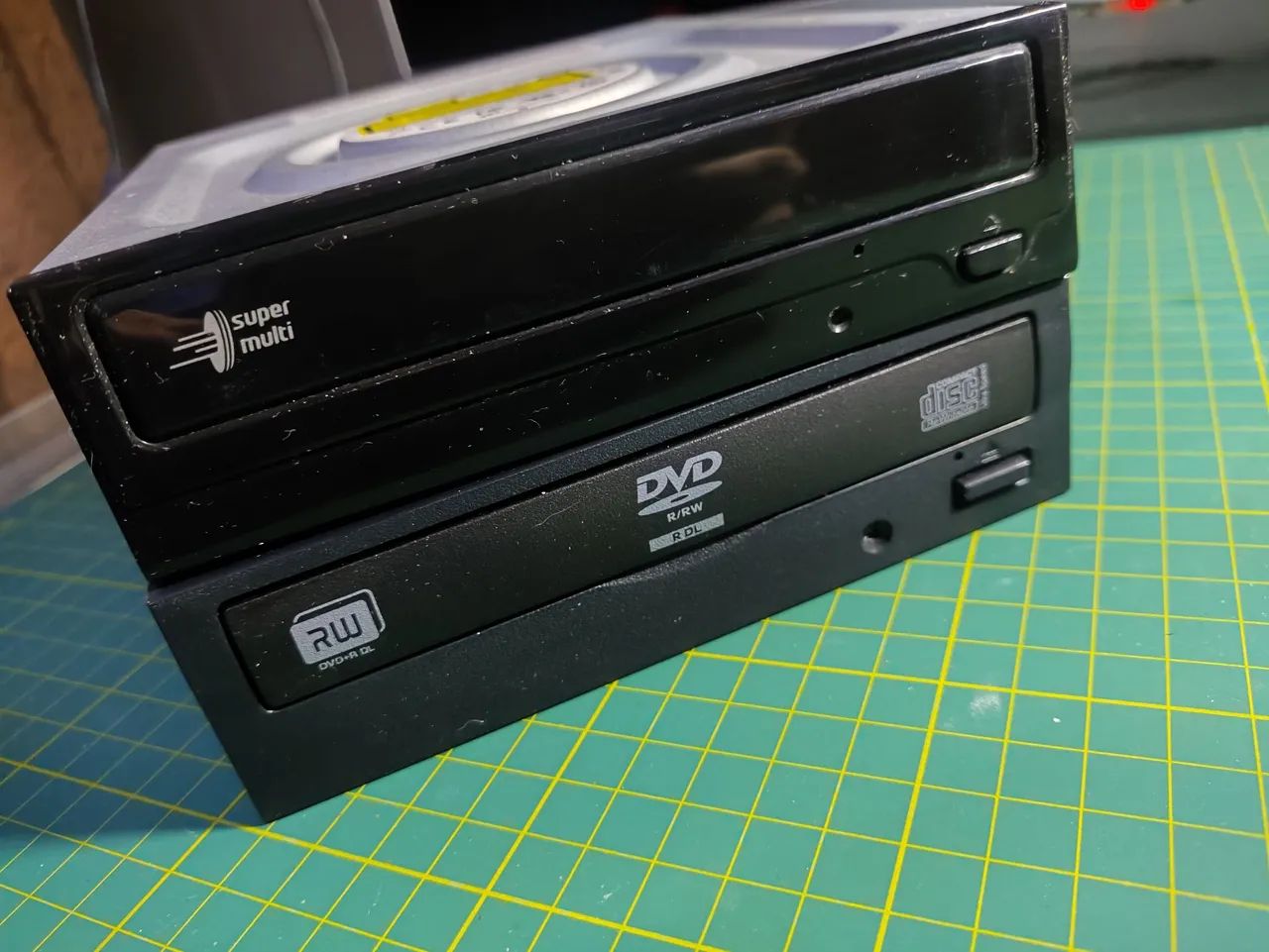 2 leitores de CD/DVD