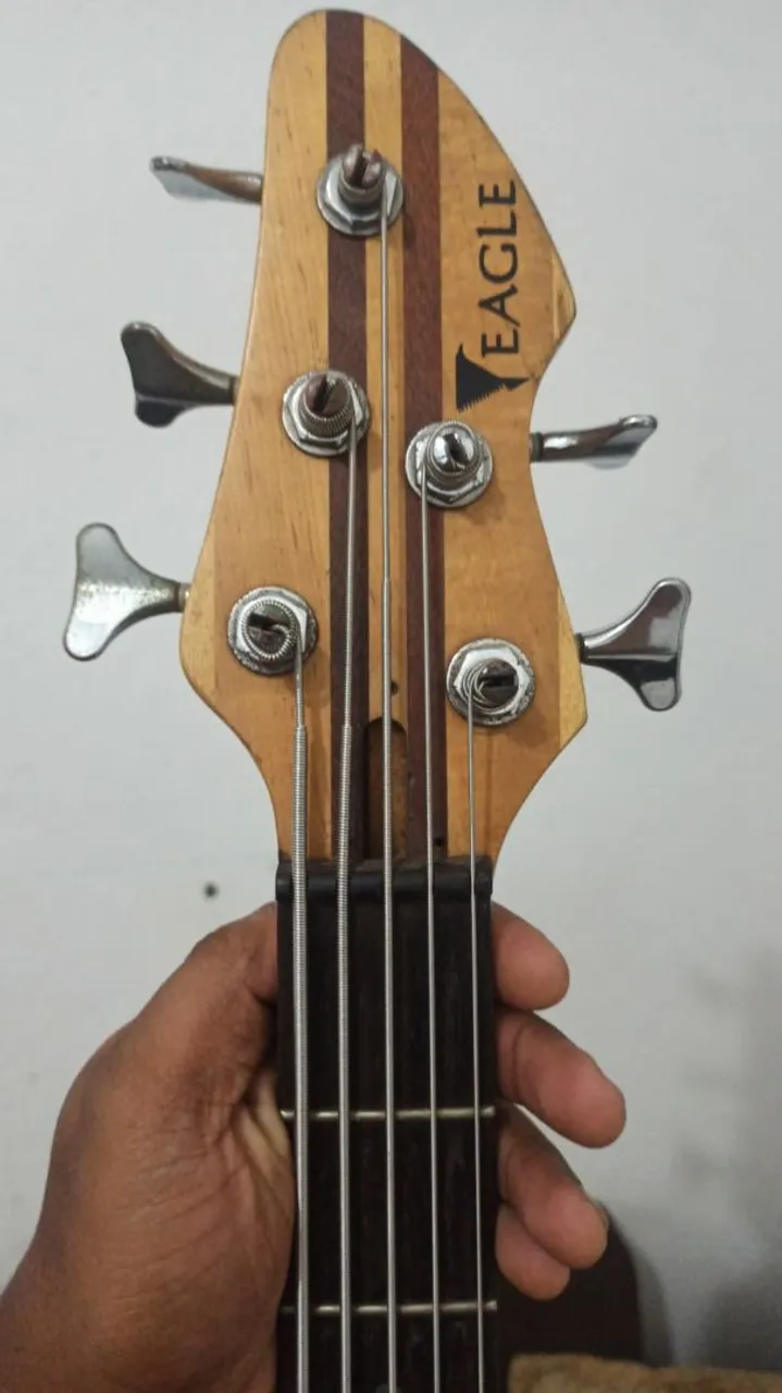 Baixo EAGLE 5 Cordas ativo
