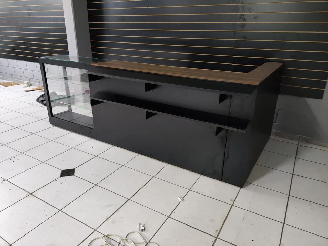 Balcão Comercial Preto com Vidro