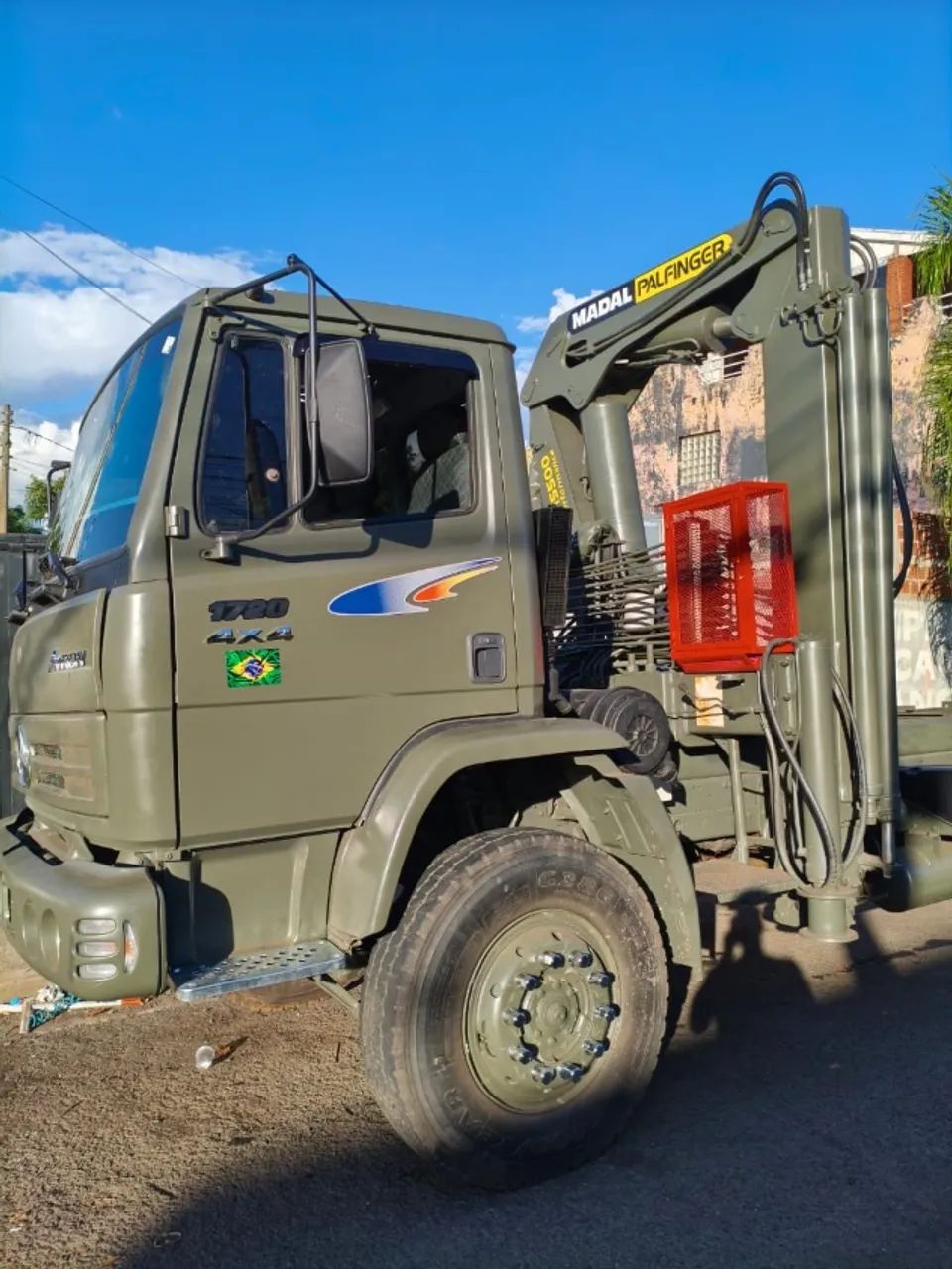 Caminhão Militar 1720 4X4 Munck Madal  - Foto 3