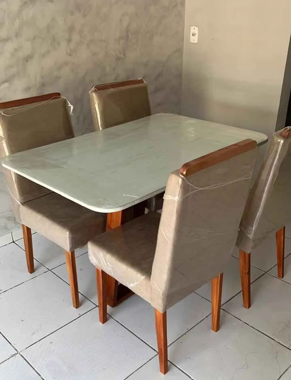 Lacquered table with glass top64296267707907120