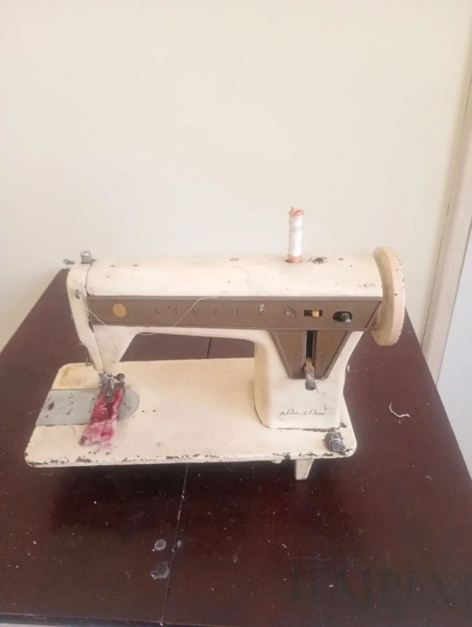 Máquina de costura antiga Singer (não sei se está funcionando) - Foto 3