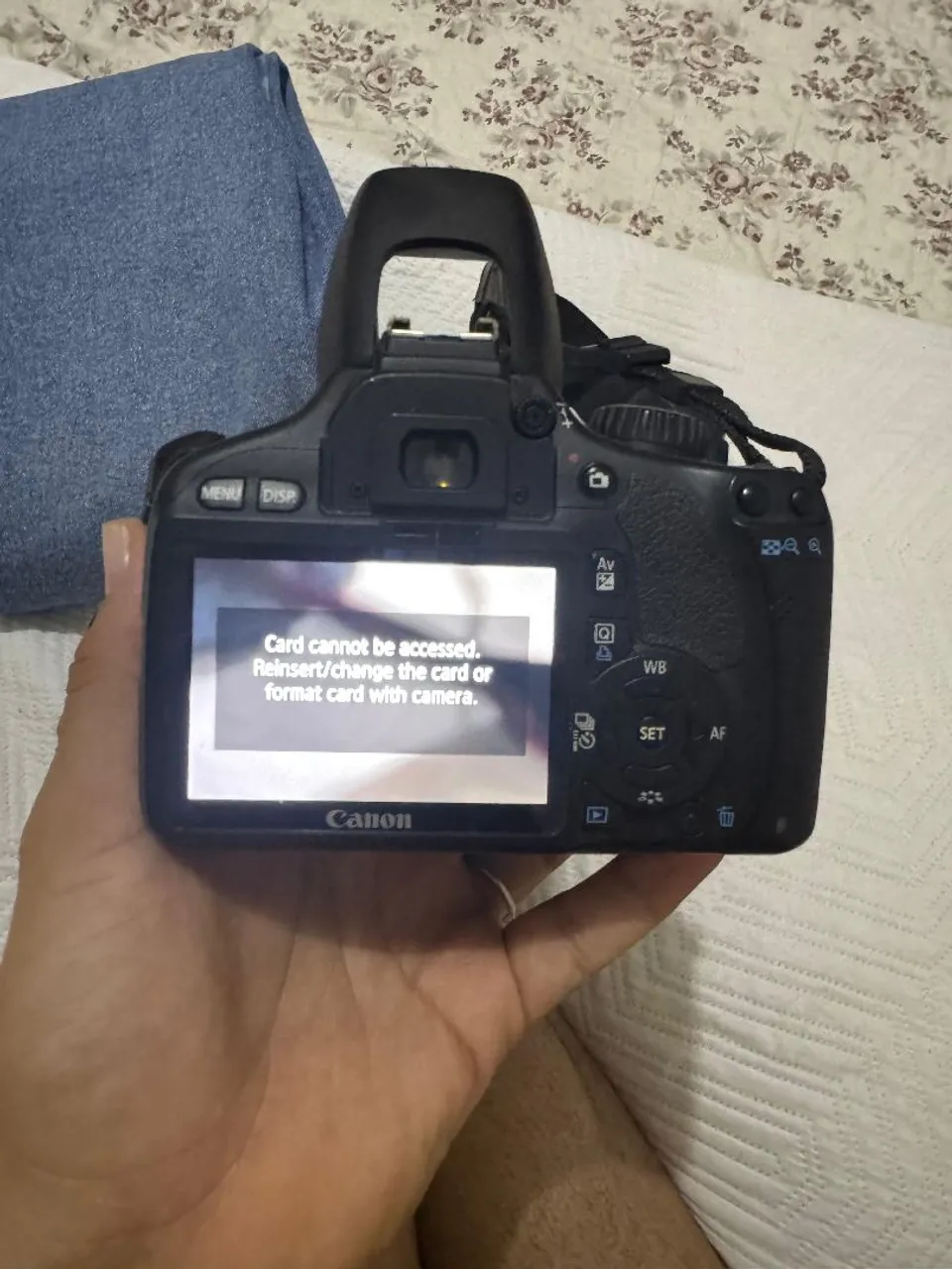 Câmera digital em bom estado de conservação