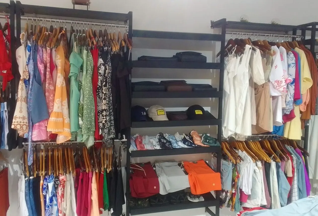 Expositores e Prateleiras p/ Lojas de Roupas