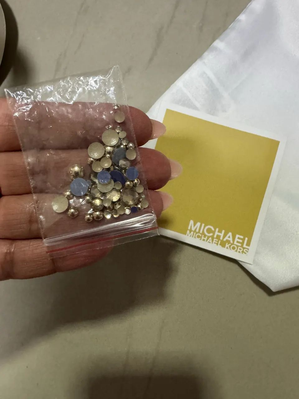 Tênis Michael Kors cristais dourados número 34 - Foto 5