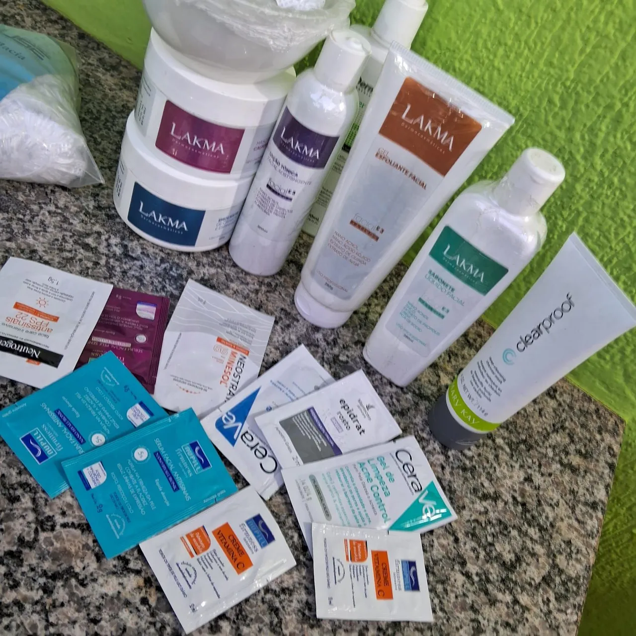 Kit de cuidados com a pele - Lakma, Neutrogena, CeraVe e mais