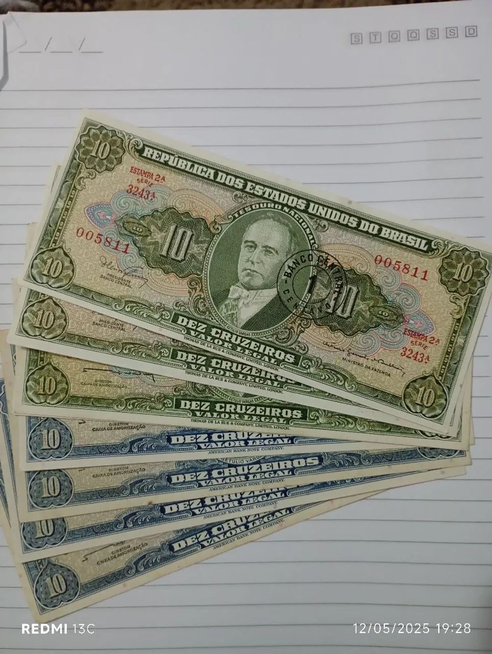 Moedas antigas de 10 cruzeiros do Brasil