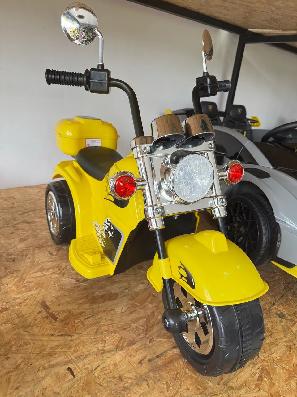 Mini moto elétrica infantil 6V tipo Harley