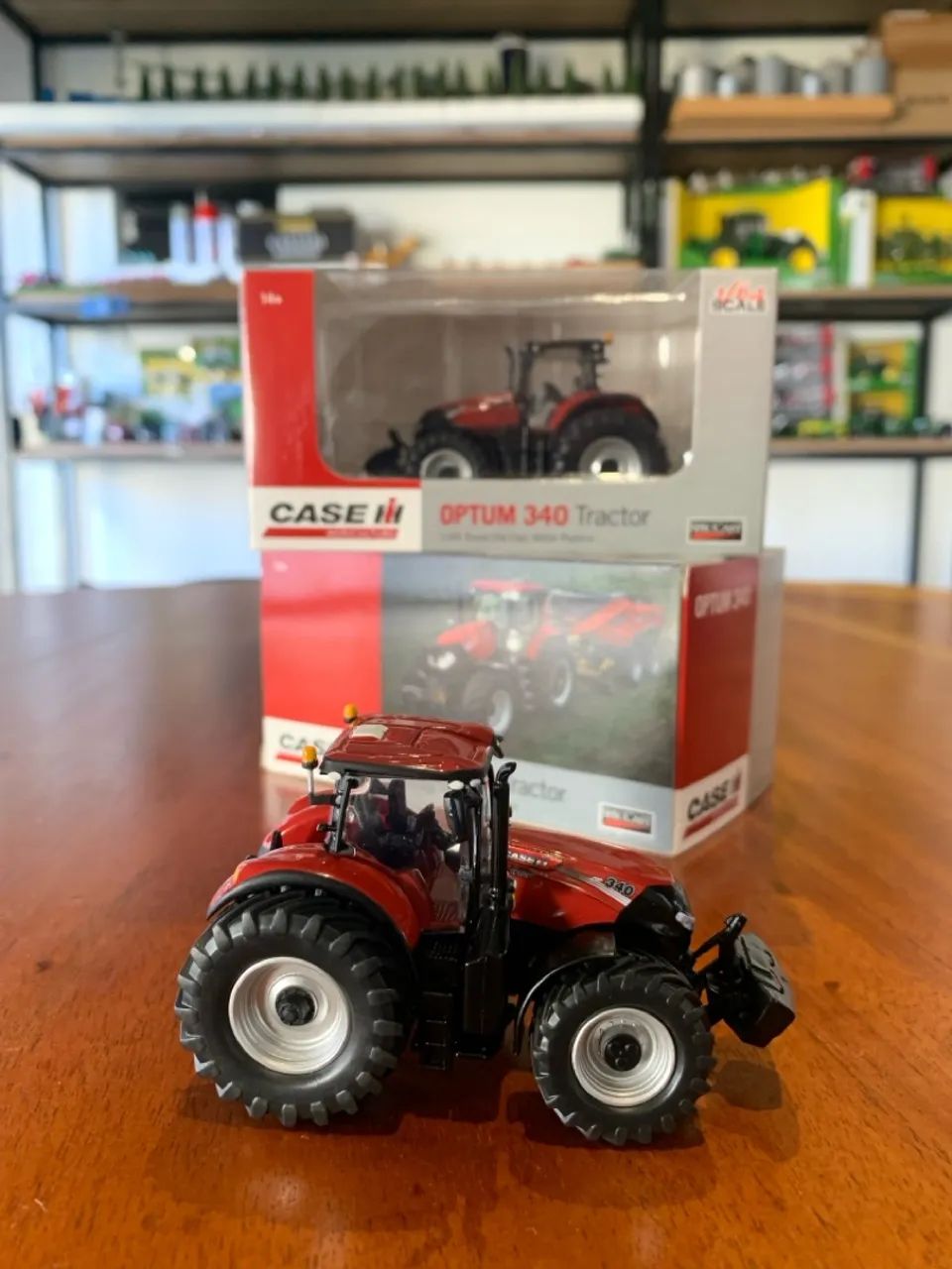 Miniatura trator Case IH Optum 340 1/64 - Foto 3