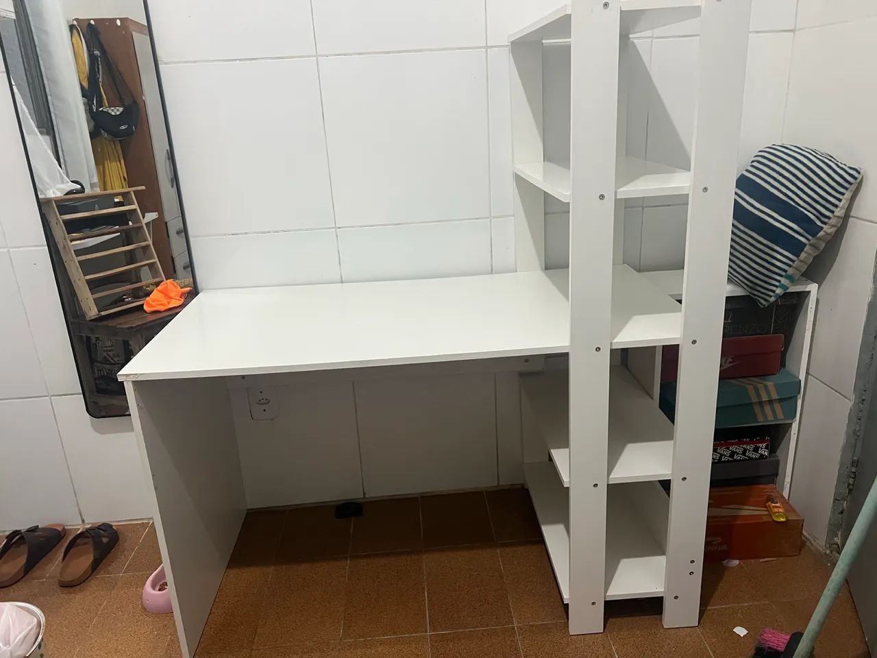 Desk 64418735906178122