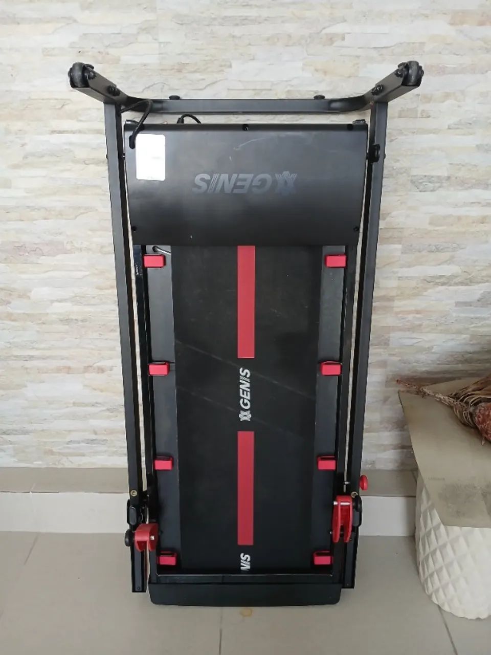 Esteira ergométrica dobrável- GENIS GT 500 - Polishop - Bivolt  - Foto 2