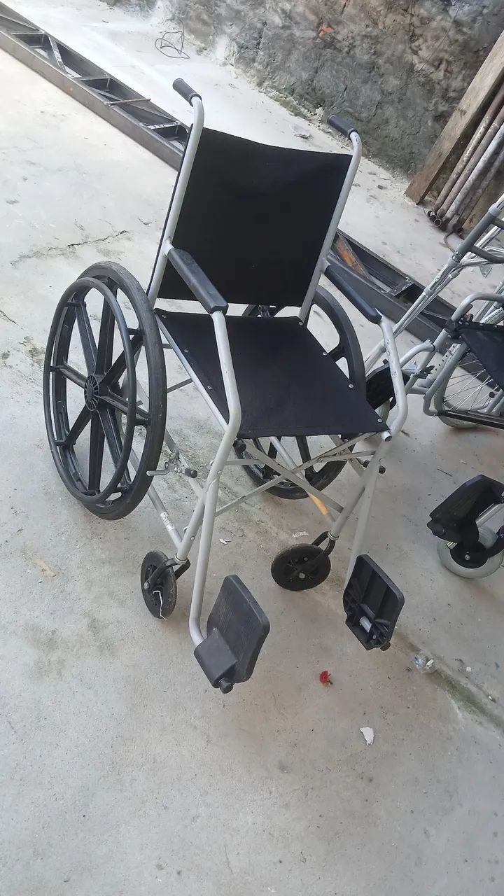 Duas Cadeiras de Rodas e um andador - Ótimas condições! - Foto 2