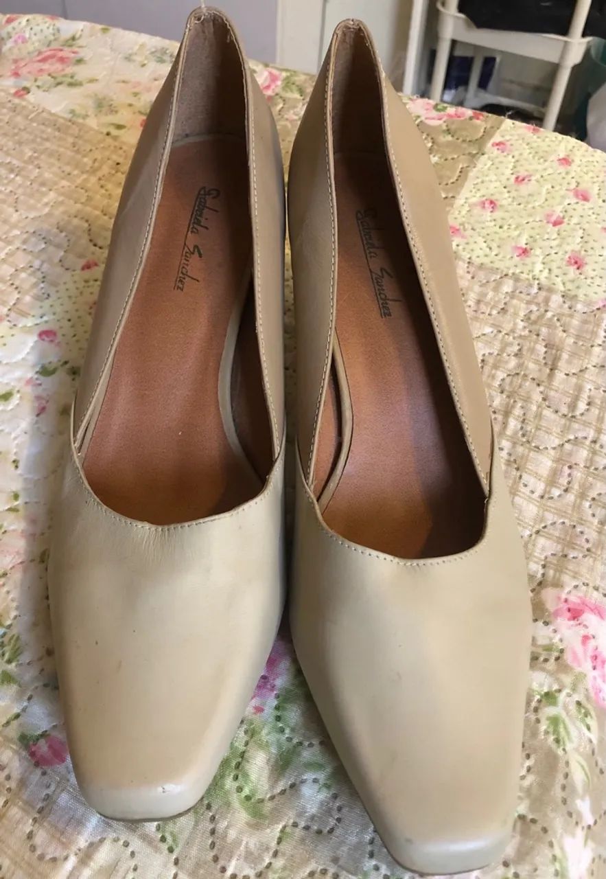 Sapatos social com salto grosso