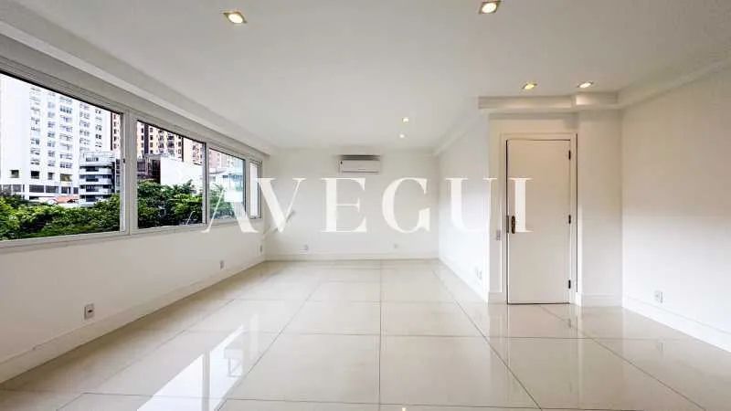 Apartamento Reformado com 3 Quartos na Rua General San Martin, Leblon