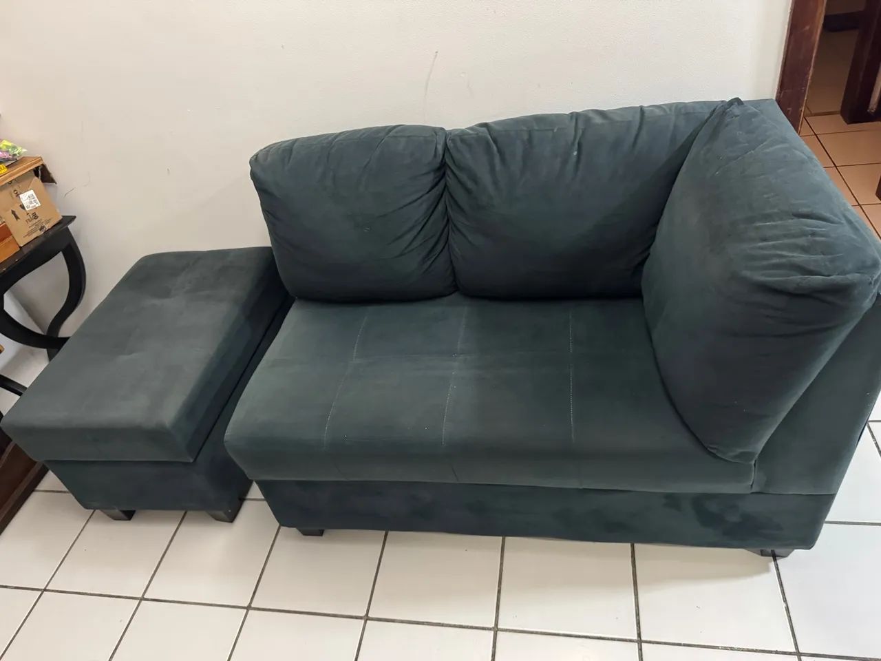 Sofá de canto modular com puff