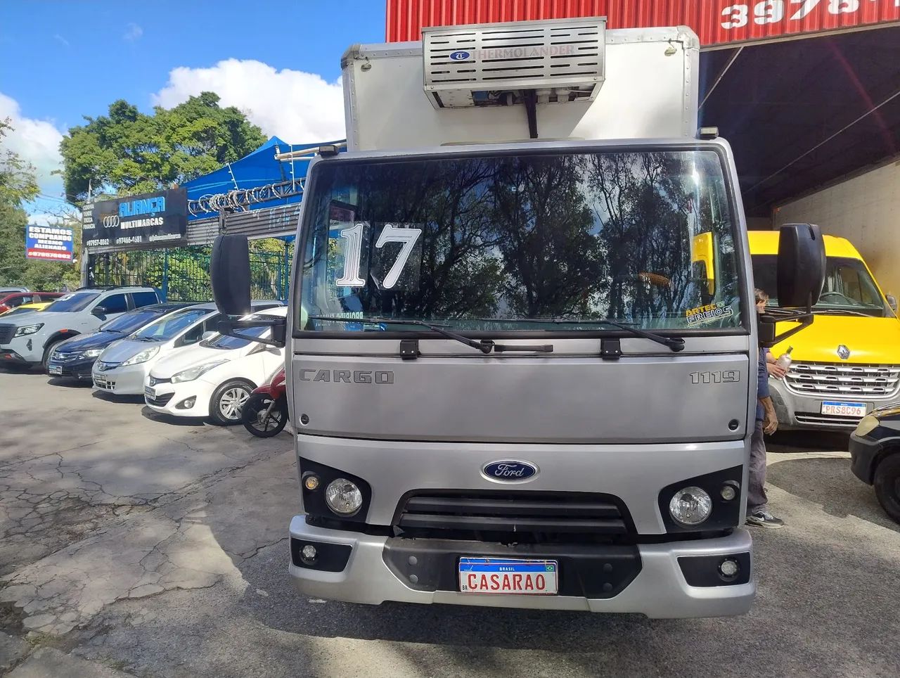 Ford Cargo 1119 Baú Refrigerado com Plataforma 