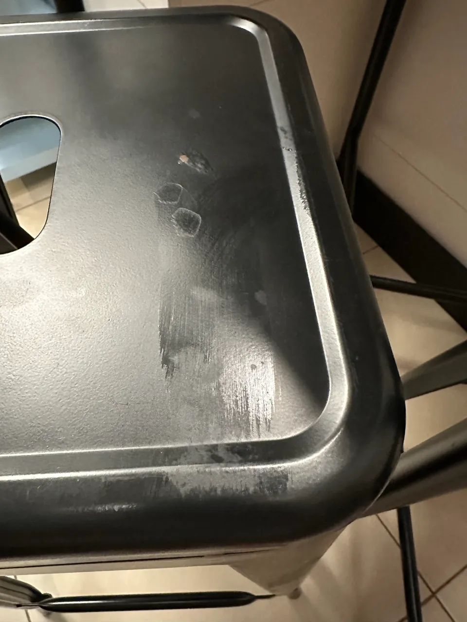 Mesa tok stok e 2 banquetas  - Foto 2