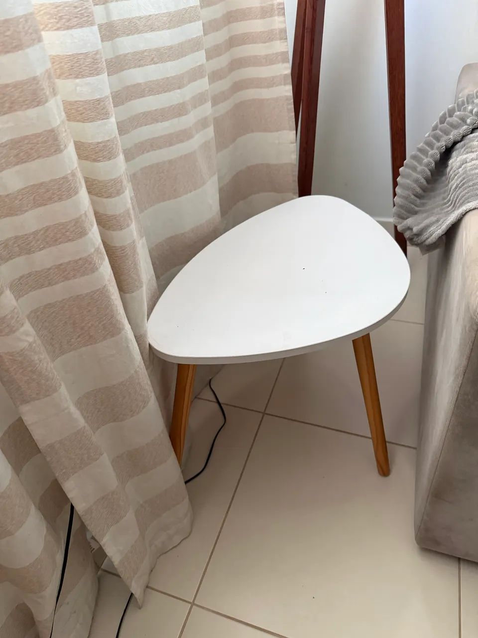 Mesa de apoio lateral