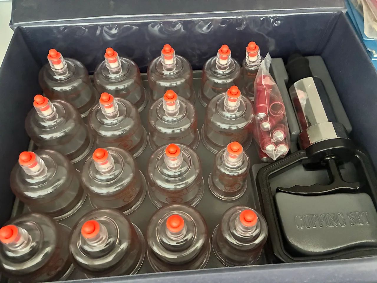Vendo kit de Ventosas pouco usada . Estado de novo.