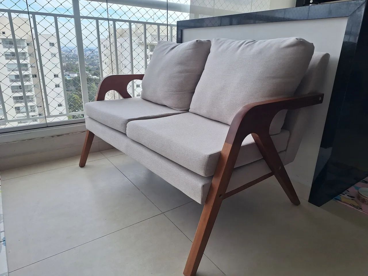 Sofá Namoradeira 2 lugares bege linho - mona 