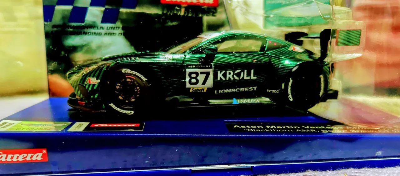  Carrinho Carrera Digital ASTON MARTIM Esc 1:32 - Foto 2