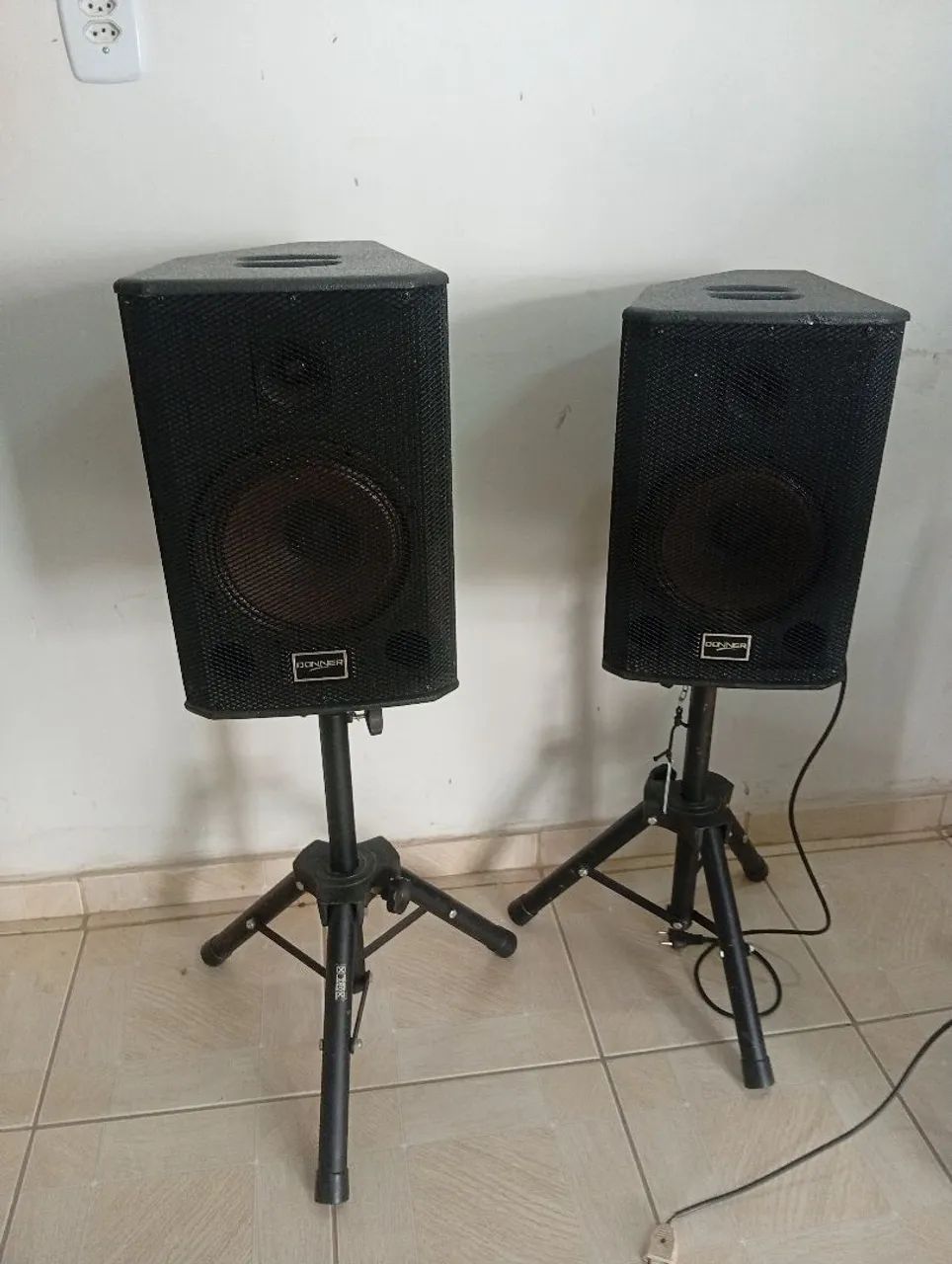 Vende-se um par caixa amplificada 