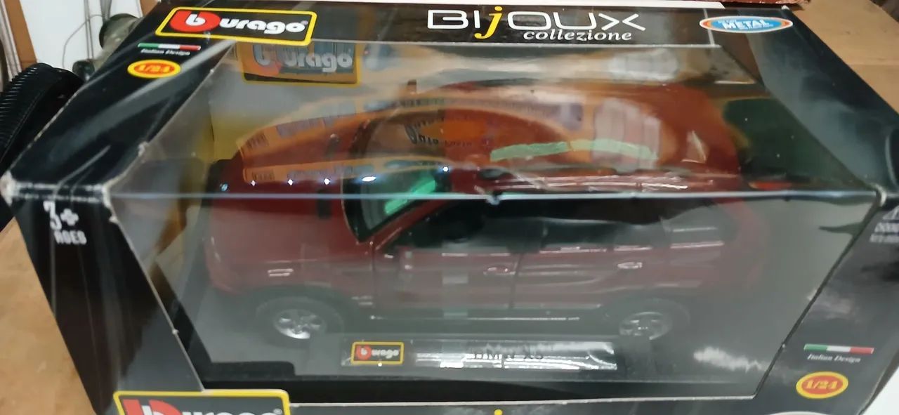 Miniatura BMW X5 da Burago italiana nova.