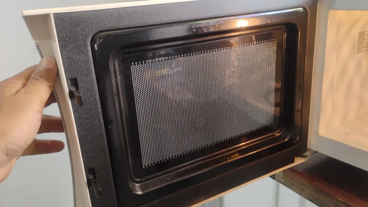 Microondas 20L funcionando normalmente  - Foto 3