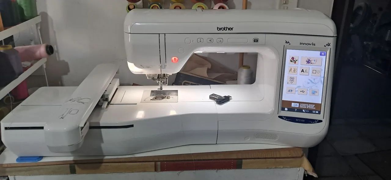 Maquina de bordado BP 2100