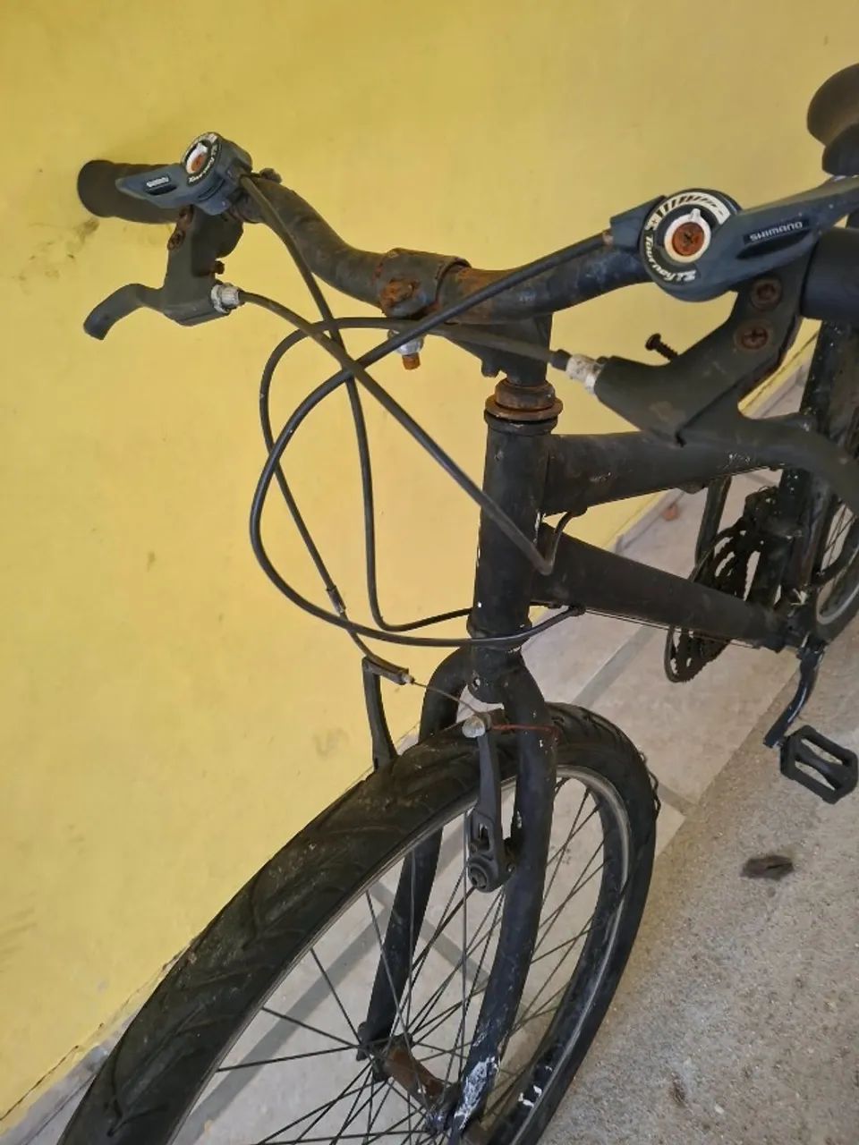 Bicicleta Aro 26 preta com bagageiro - Foto 3