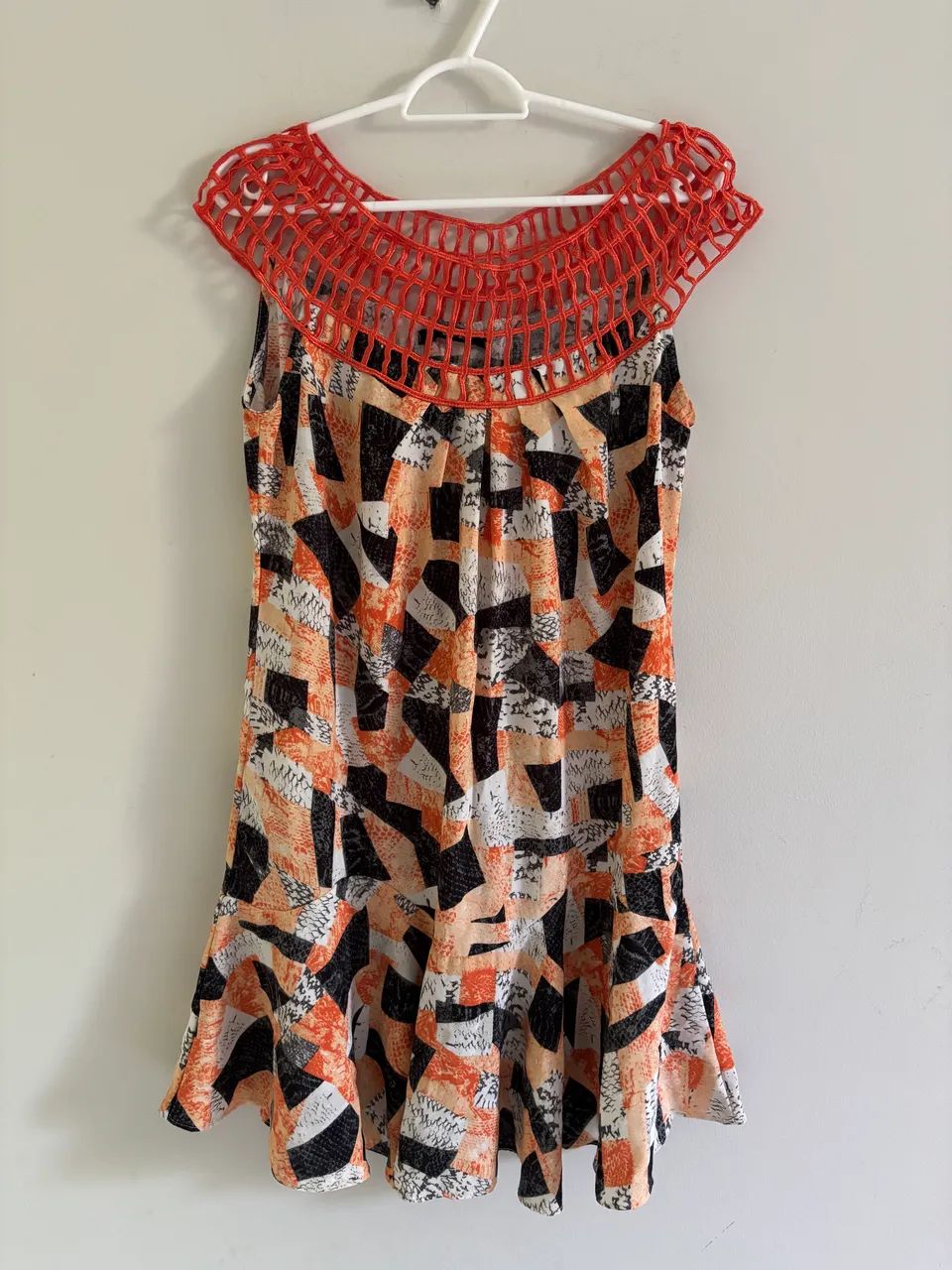 vestido laranja estiloso 