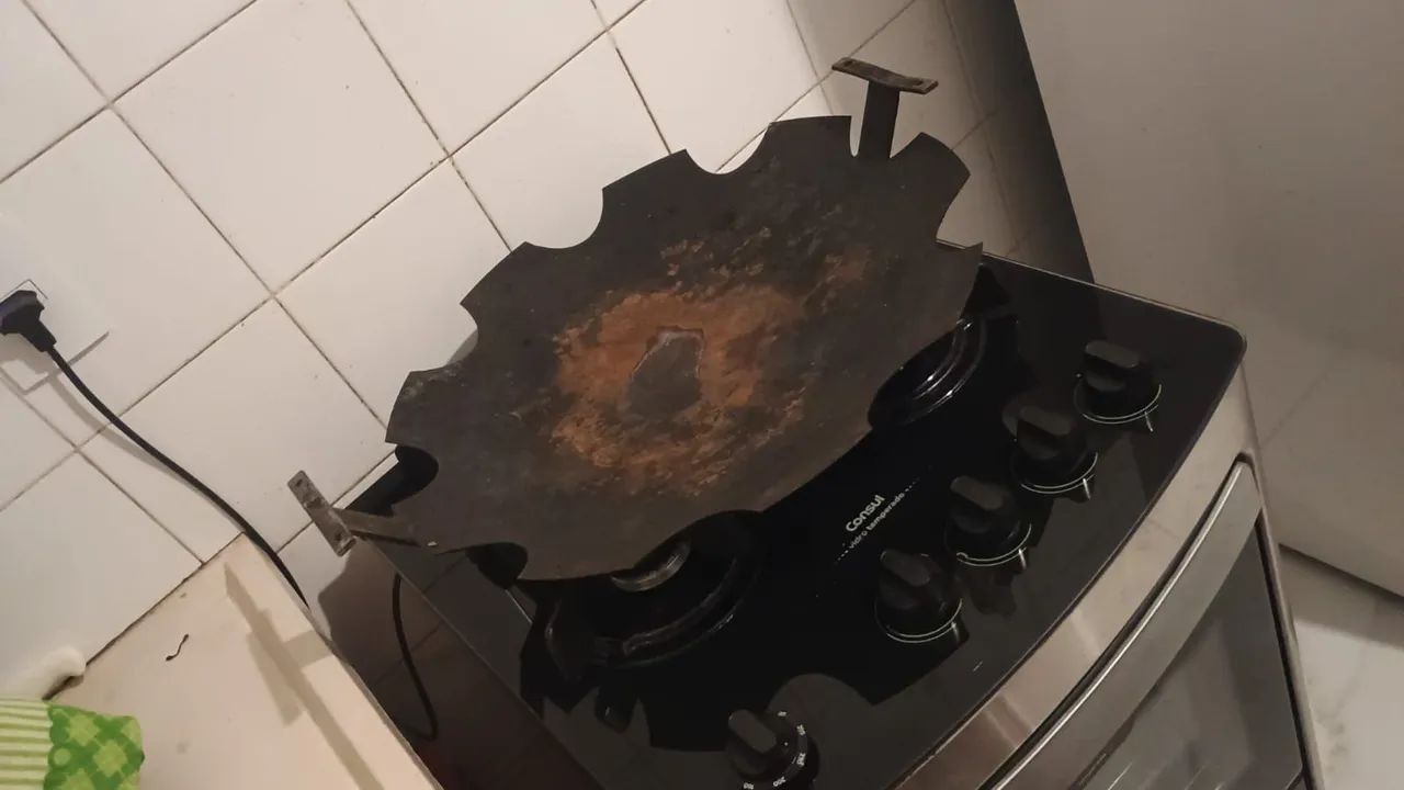 Disco de arado e churrasqueira 