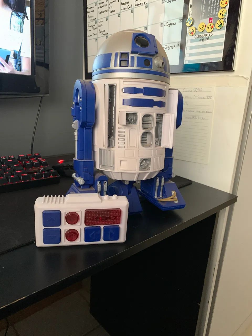 Brinquedo R2D2 Disney - Foto 2