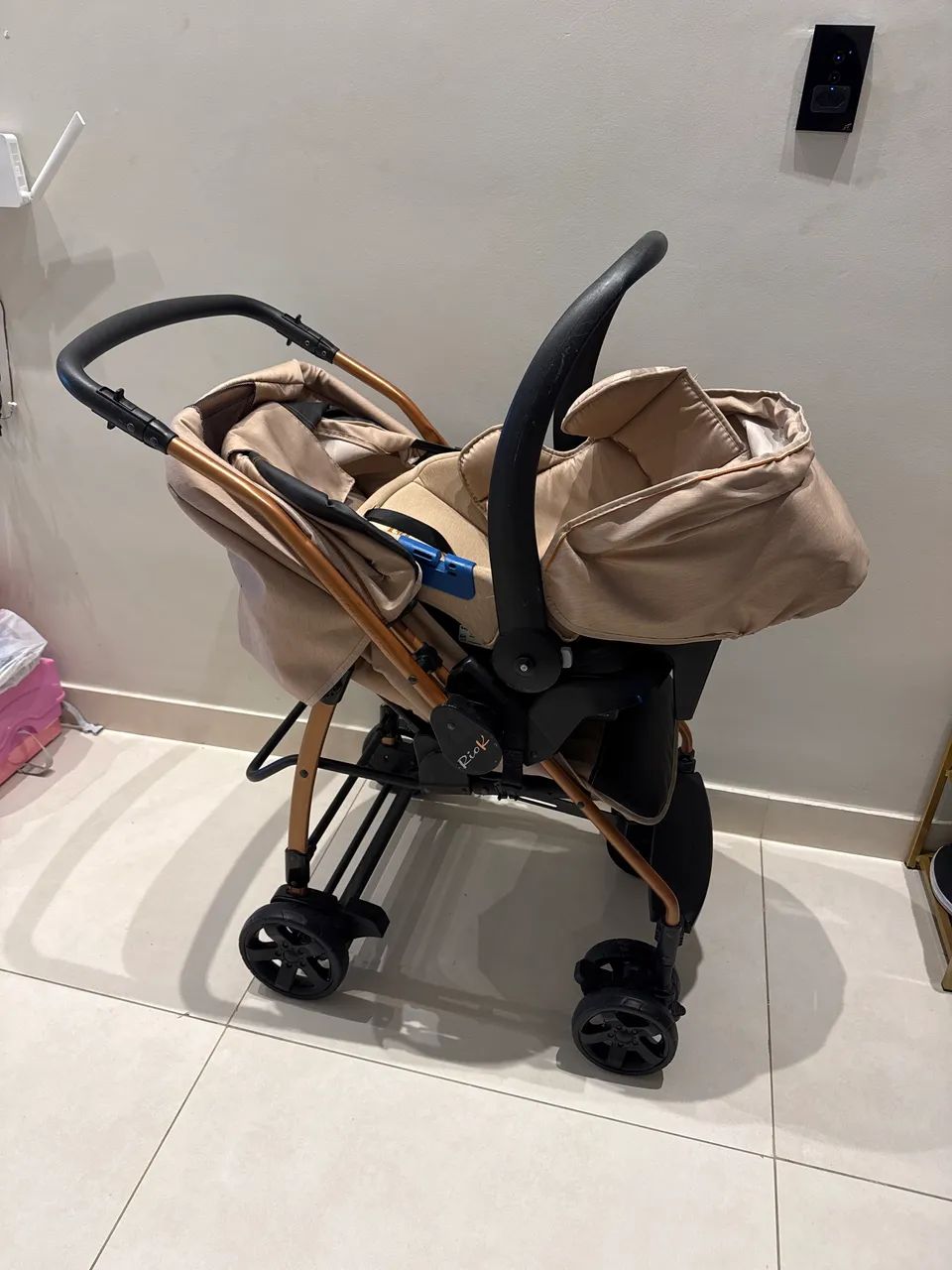 Carrinho de bebe com bebê conforto Burigotto 