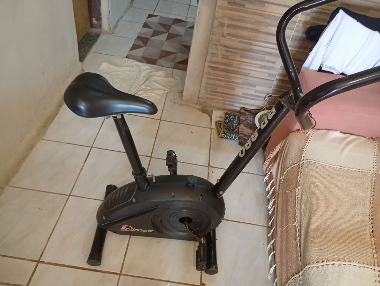 Bicicleta ergométrica BP-880 conservada 