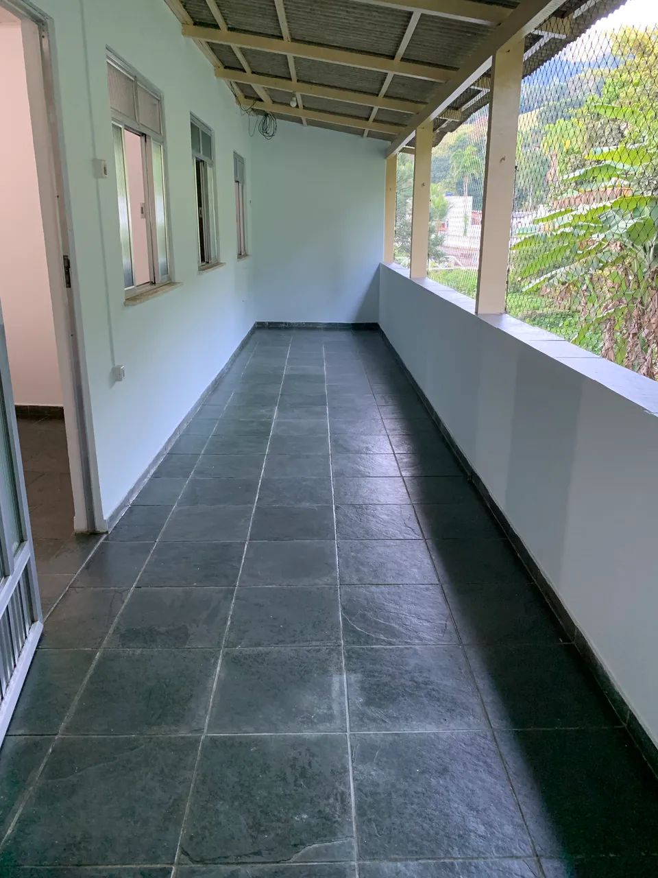 Aluga-se Apartamento com 2 Quartos e Varandão - Camorim Grande - Foto 2