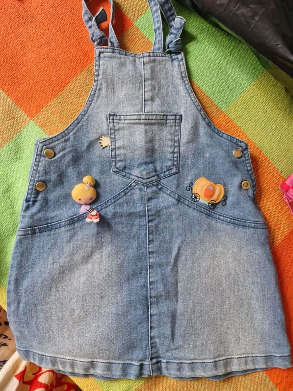 Salopete jeans com alça regulável 