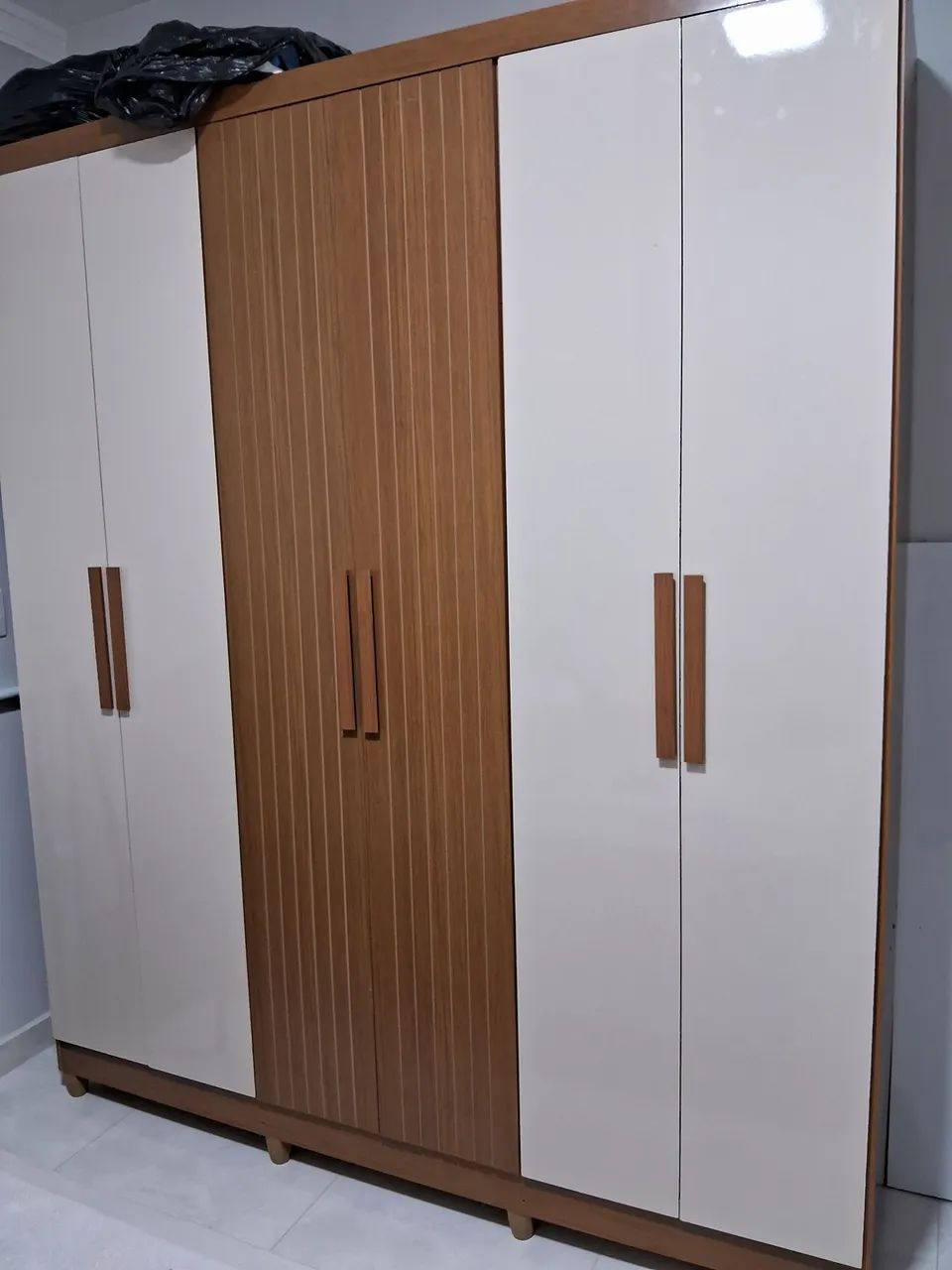 Guarda roupa 6 portas