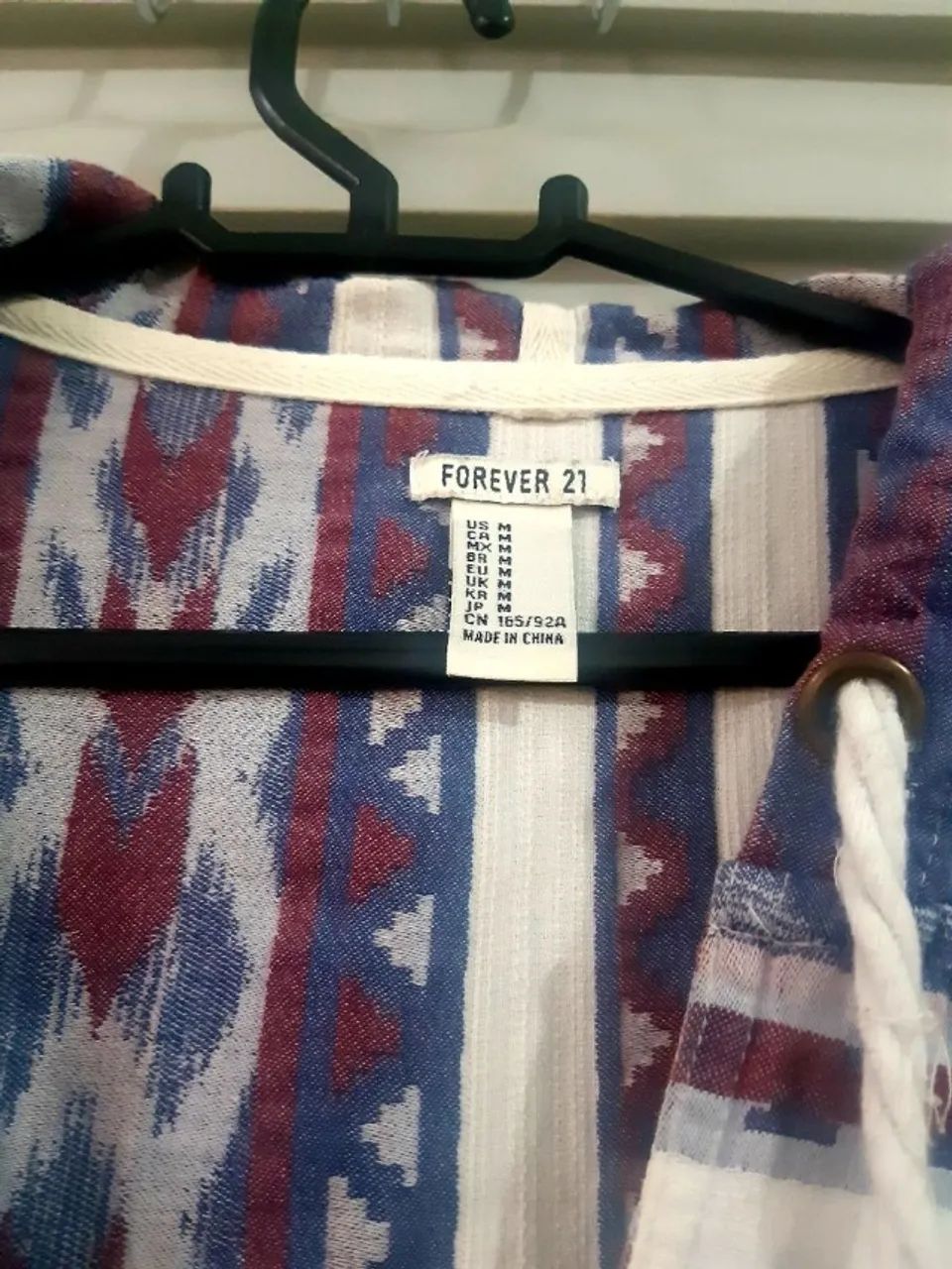blusa em algodão, capuz e bolso canguru forever - Foto 4