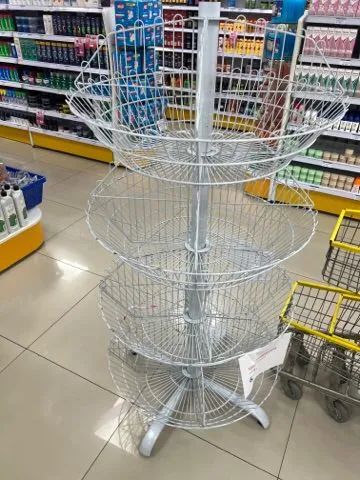 Cesto expositor aramado giratório 