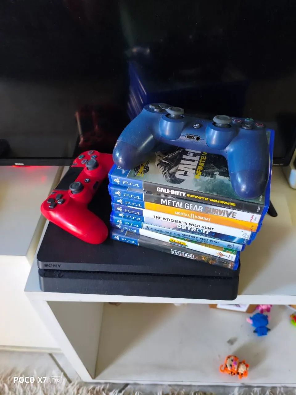 VENDO PS4 COM 8 JOGOS E DOIS CONTROLES!! - Foto 3